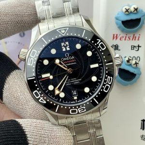 Alternative view of OR Factory is set to launch a new chapter in re-creating legendary timepieces. This cutting-edge Omega Seamaster 300M series watch is crafted from imported 316L stainless steel, featuring a bezel made of Korean high-density ceramic adorned with white enamel diving scales.The dial, also crafted from polished ceramic, features laser-engraved wave patterns. The 42mm case boasts a finely brushed finish. ⚠️ The steel bracelet undergoes meticulous hand-polishing, grain by grain. As the first on the market to achieve authenticity, it features chamfered edges on the back, enabling interchangeability with genuine bracelets. The fluoro-rubber strap offers a smooth, substantial feel, and the lugs are compatible with both steel and rubber straps.⚠️ The sapphire crystal is produced using the Verneuil process (also known as flame fusion). With a Mohs hardness rating of 9, it ensures exceptional clarity at all times. ⚠️ Powered by an exclusively developed and customized replica 8800 integrated movement, tested for months to ensure stable quality.      Forged through adversity, crafted with dedication—dedicated to watch enthusiasts.          OR